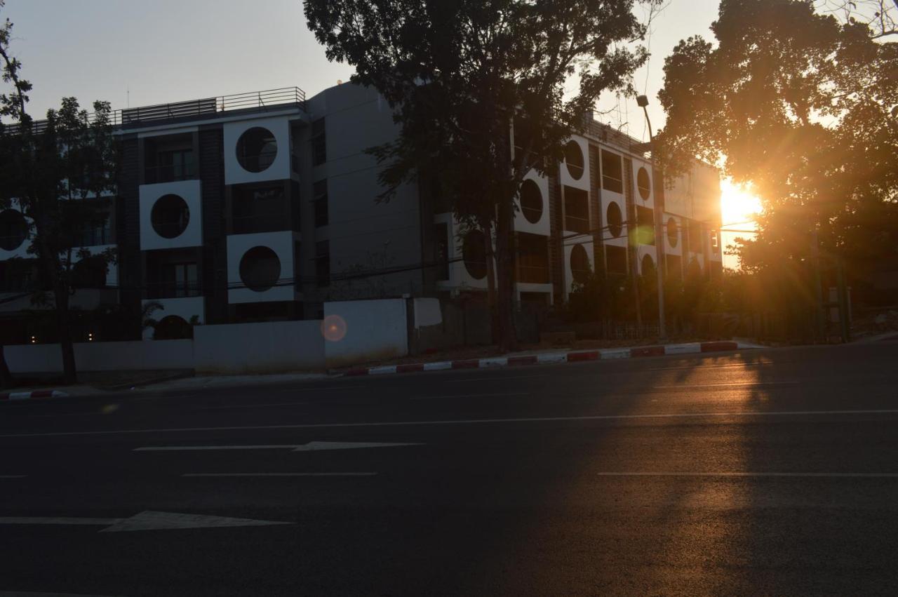 Airport Avenue Hotel Gyogon Dış mekan fotoğraf